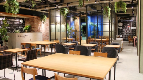 成城大学 学生に人気のカフェ風ラウンジもある8号館