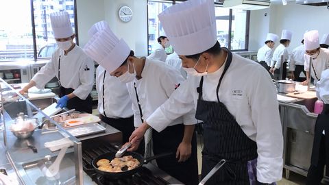 長野調理製菓専門学校 一流の講師陣が一から教えてくれます!
