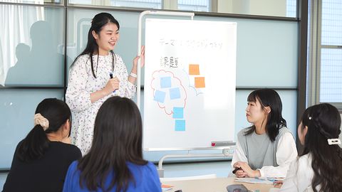 フェリス女学院大学 他学科の専門科目が学べる「開放科目」