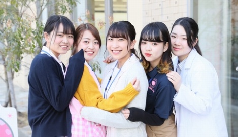 福岡医療秘書福祉専門学校 博多駅から徒歩8分。九州の中心地で学べる!