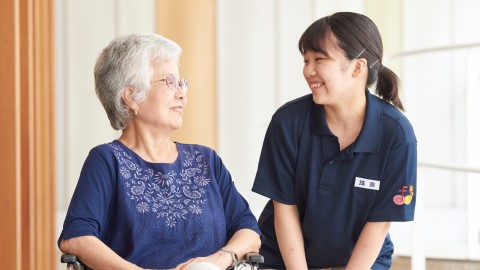 東京未来大学福祉保育専門学校 特別実習カリキュラムで、入学直後から現場で経験が積める(介護福祉科)