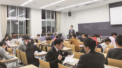 日本大学 文理学部 就職に有利な資格取得を目指すことができる6つのコース科目