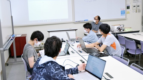九州情報大学 少人数制のゼミナール
