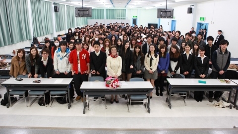 神田外語学院 映画字幕翻訳者 戸田奈津子さんは本学アカデミックアドバイザーです!
