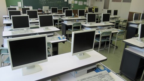 東奥保育・福祉専門学院 パソコン室