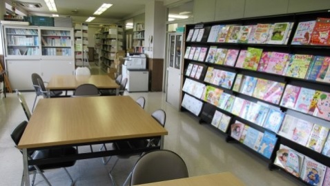 東奥保育・福祉専門学院 図書室