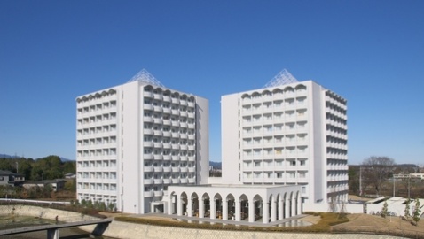 駿河台大学 キャンパス内に都心のマンションのような学生寮を設置。初めての一人暮らしも安心