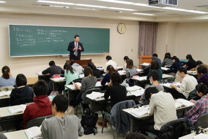 日本福祉大学中央福祉専門学校 社会福祉士科通信課程で働きながら資格取得が目指せる!