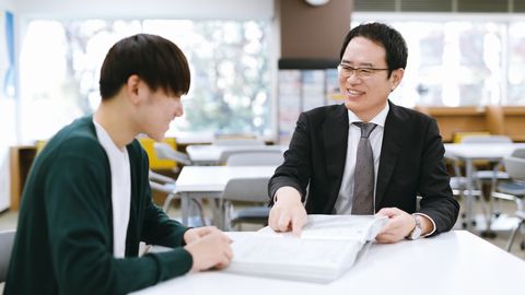 新東京歯科衛生士学校 卒業時はもちろん、卒業後も支援する、生涯就職支援制度