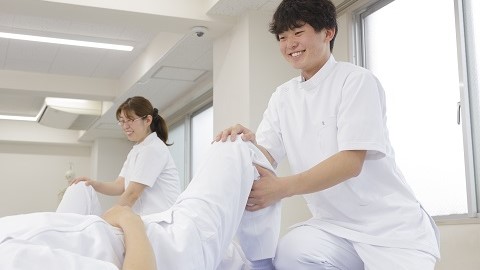 長生学園 あん摩マッサージ指圧師科 ■実技授業