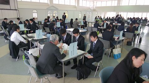 平成国際大学 就職支援プラグラムでは、就職活動に役立つさまざまな講座やセミナーをご用意!