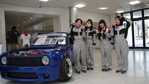 専門学校 日産京都自動車大学校 女の子だってクルマ大好き!そんなトキメキをサポートします。