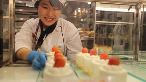 山手調理製菓専門学校(製菓・製パン・ショコラ・和菓子・カフェ・ブライダル・日本料理・西洋料理) プロ現場そのものの環境で学ぶ独自の4つのトレーニング