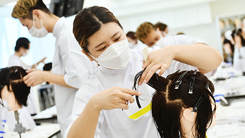山野美容専門学校 学校一丸となって目指す、美容師国家試験合格!