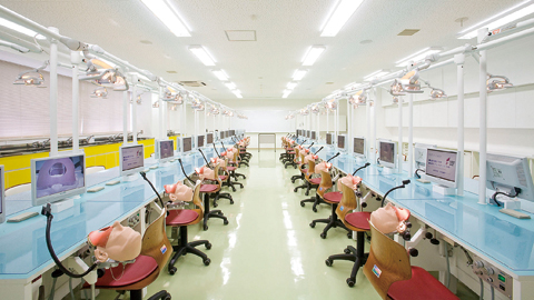 穴吹医療大学校 実際の現場に対応した先進機器・設備が揃う施設