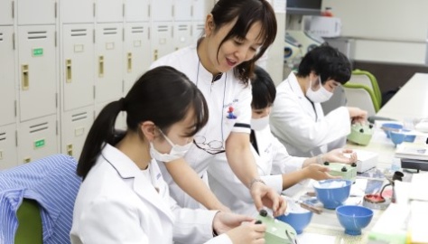 東洋医療専門学校 歯科技工士学科・少人数レベル別教育で着実にレベルアップ