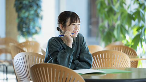 四日市看護医療大学 独自の奨学金制度、特待生制度で、学ぶ意欲をバックアップ