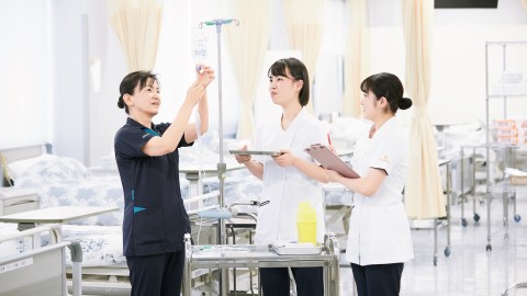 四日市看護医療大学 実践力を高めるため実習教育を重視