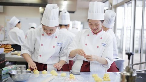 豊橋調理製菓専門学校 技術を自分のものにするため圧倒的な実習時間