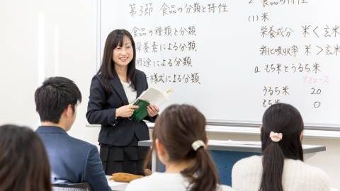 名古屋ユマニテク調理製菓専門学校 国家資格「調理師」「製菓衛生師」の在学中取得を目指す!製菓衛生師合格率過去3年連続100%!※