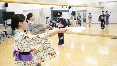 専門学校東京アナウンス学院 学生の可能性を広げる学科共通選択科目を多数開講!