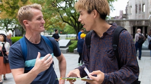 広島外語専門学校 学校を飛び出して、世界遺産で行う英語インタビュー
