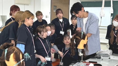 YIC京都ビューティ専門学校 有名企業、一流講師による企業連携授業