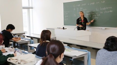 敬愛大学 国際学部の特長:共生社会の未来づくりを担う力を身につける(国際学科)