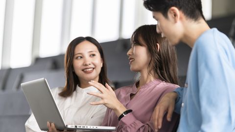 敬愛大学 情報マネジメント学部の特長:得意分野が伸ばせる3つの学修モデル