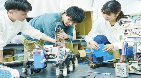 大阪電気通信大学 モノづくりの魅力に触れる「自由工房」