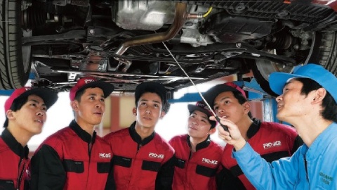 愛知自動車整備専門学校 専門課程(2級コース)は2年間で実習1,280時間、学科710時間
