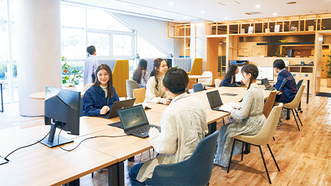 人間環境大学 総合心理学部/総合環境学部*/松山看護学部 本学独自の奨学金制度