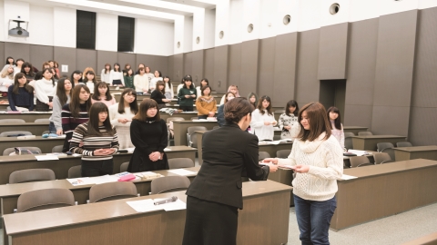 跡見学園女子大学 自立した社会人になるための「キャリア科目」