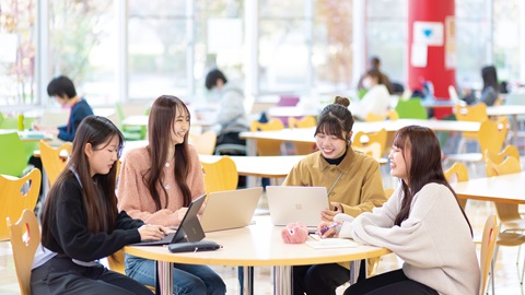 跡見学園女子大学 学生生活を全面的にバックアップする学生サポートセンター