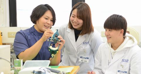 新大阪歯科技工士専門学校 PRイメージ2