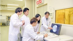 大阪行岡医療専門学校長柄校