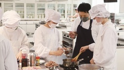 千里金蘭大学