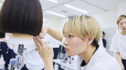 関西美容専門学校