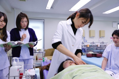 日本医学柔整鍼灸専門学校 卒業生が活躍中！日本医専の美容鍼灸