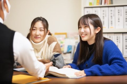 宮崎学園短期大学 ＼就職ならＭＩＹＡＴＡＮ／ 就職率１００％！（※令和４年度実績）