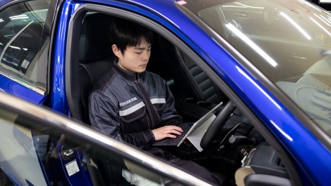 トヨタ神戸自動車大学校 自動車の基礎からトヨタの最新技術まで学ぶ