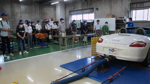 岡山自動車大学校 最新式シャシダイナモメータをいち早く導入！