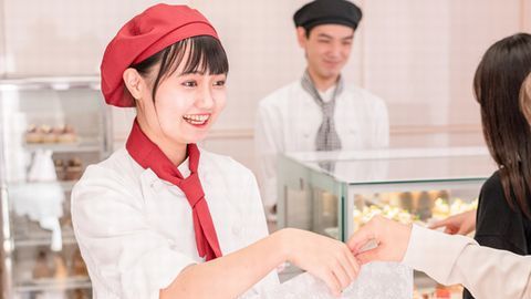 織田製菓専門学校 学生が運営する行列のできるケーキショップ