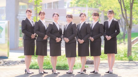 埼玉女子短期大学 すべての業界で通用するエアラインスタイルのマナー&ホスピタリティ教育！