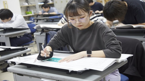 青山製図専門学校 2023年度「2級建築士」資格試験で合格率75.0％を達成！