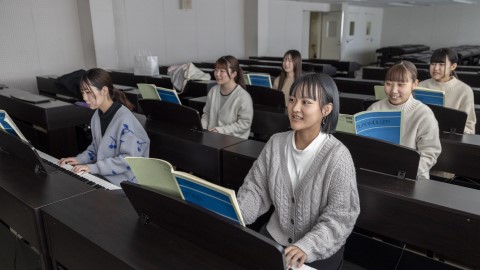 甲子園短期大学（女子のみ） 保育現場で役立つ技術の習得-ピアノを学ぶ-