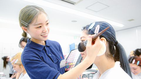 関西ビューティプロ専門学校 美容師免許＆まつエク資格の取得がめざせる！
