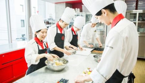 ハッピー製菓調理専門学校 製菓も調理も学べる充実のカリキュラム！