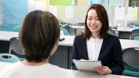 大阪青山大学（栄養・子ども・看護） 就職率100％※（2023年3月卒業生実績）  専門的＆個別型のサポート体制。だから就職に強い！