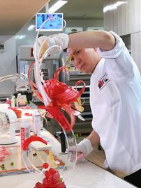 東海調理製菓専門学校 常に努力し、チャレンジし続ける先輩でもある先生達。学生には大きな刺激であり、憧れ、目標となる。